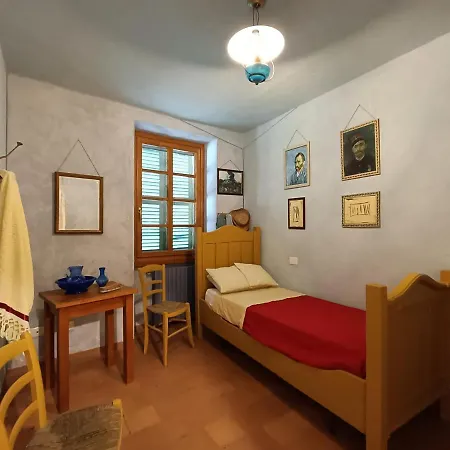 Vincent House In Camagna Holiday home *