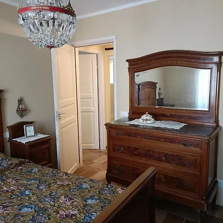 Holiday home Vincent House In Camagna